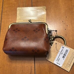 NWT- Patricia Nash Leather Borse Coin Purse- Signature Print